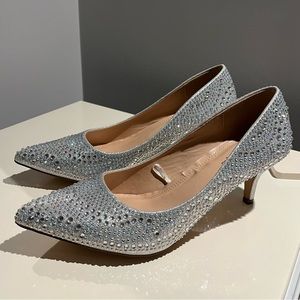 Camille La Vie Bejewelled Kitten Heel NWOT